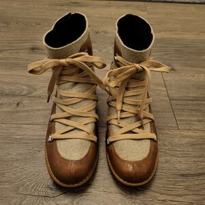 Merrell Women's Vintage-style Brown and Tan Leather Lace-Up Boots